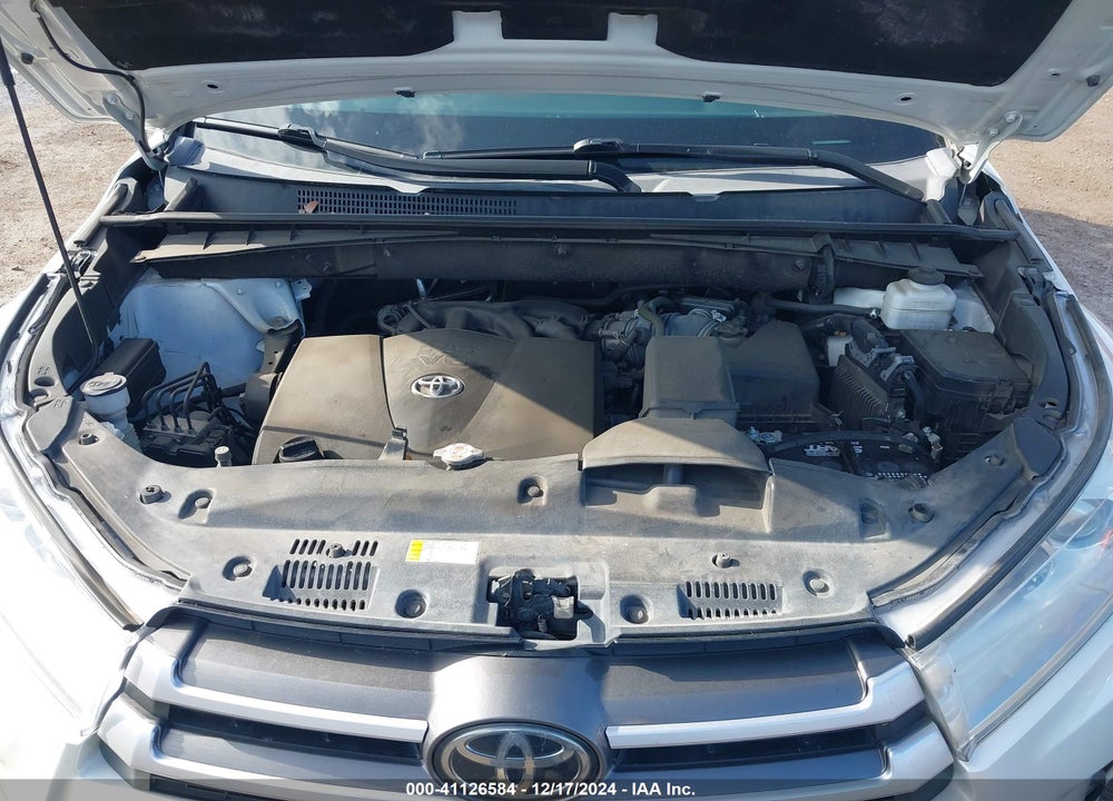 2019 TOYOTA HIGHLANDER XLE VIN: 5TDKZRFH1KS572002
