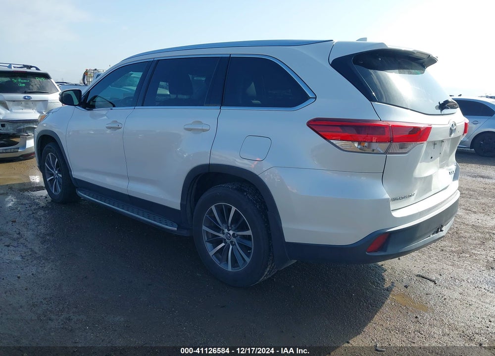 2019 TOYOTA HIGHLANDER XLE VIN: 5TDKZRFH1KS572002