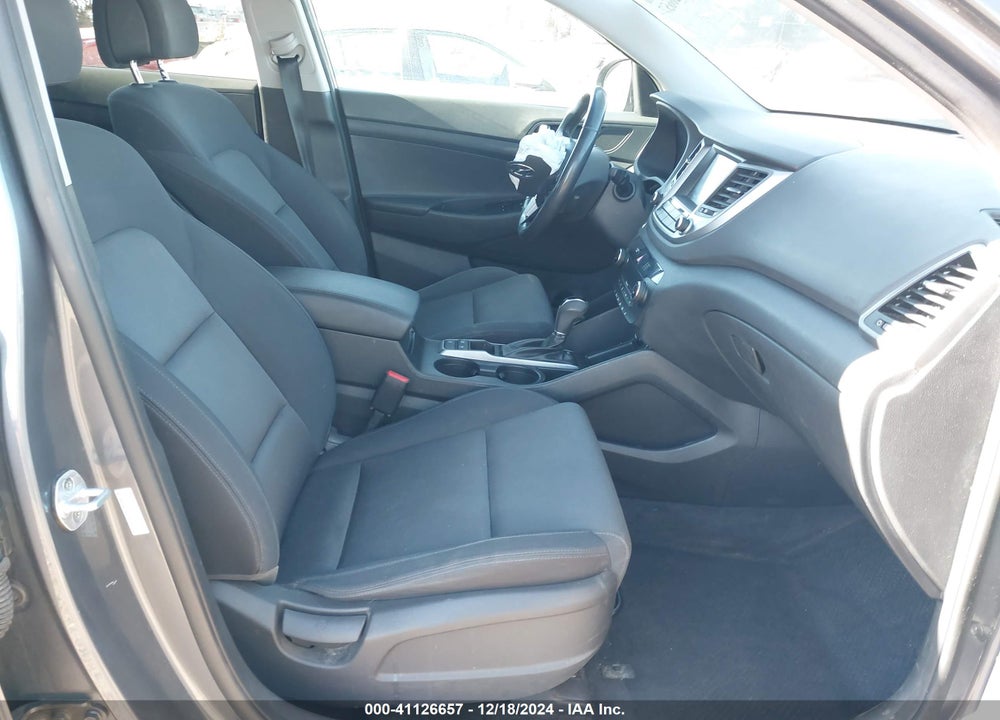 2018 HYUNDAI TUCSON VALUE VIN: KM8J33A22JU623798