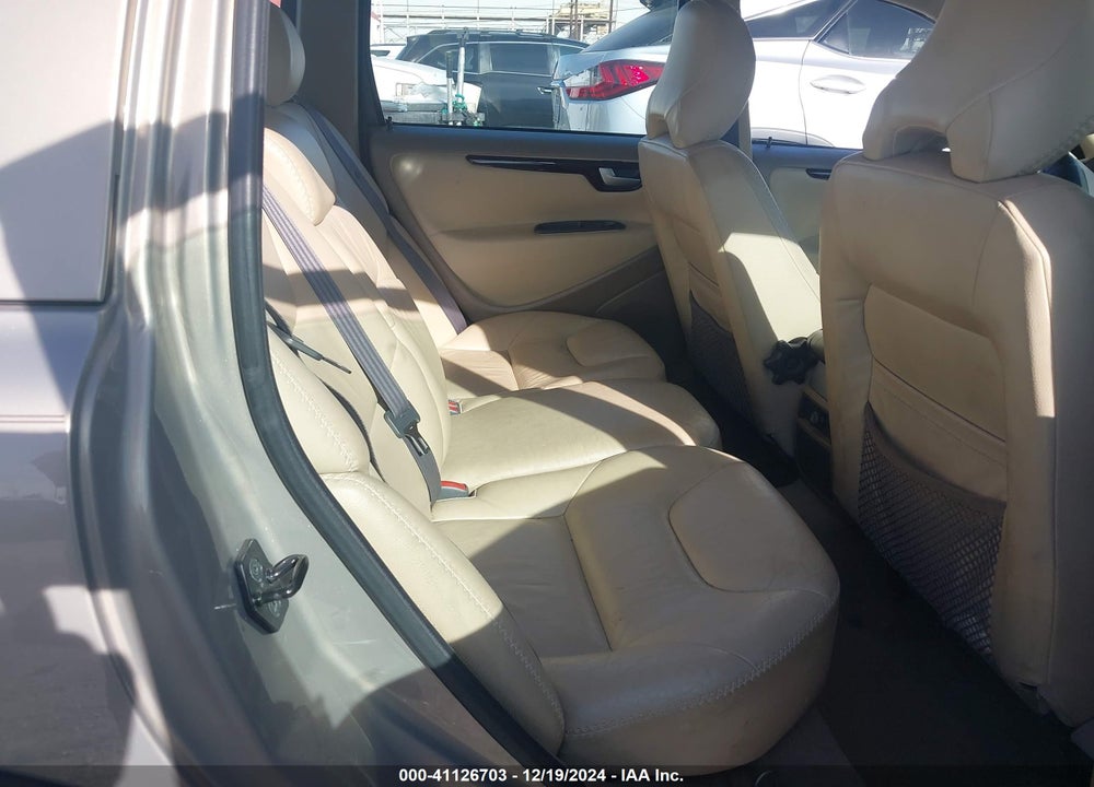 2001 VOLVO V70 XC VIN: YV1SZ58D311023958