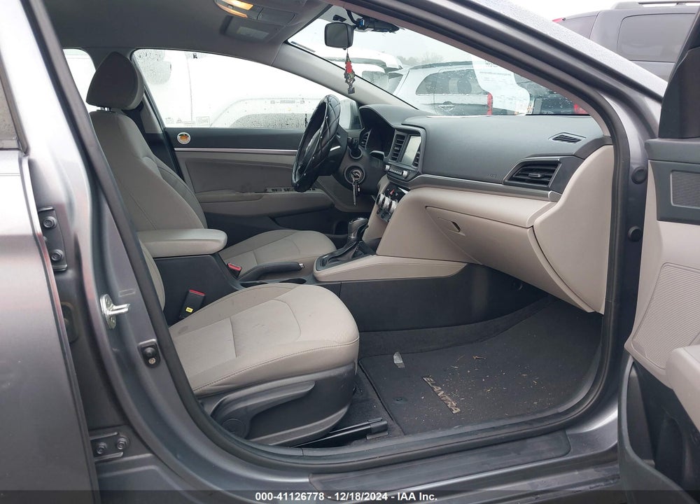2019 HYUNDAI ELANTRA VIN: KMHD84LF7KU817877