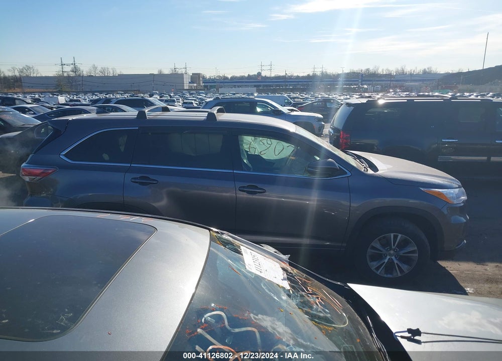 2014 TOYOTA HIGHLANDER LE PLUS V6 VIN: 5TDBKRFH3ES061383