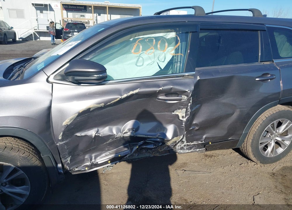 2014 TOYOTA HIGHLANDER LE PLUS V6 VIN: 5TDBKRFH3ES061383