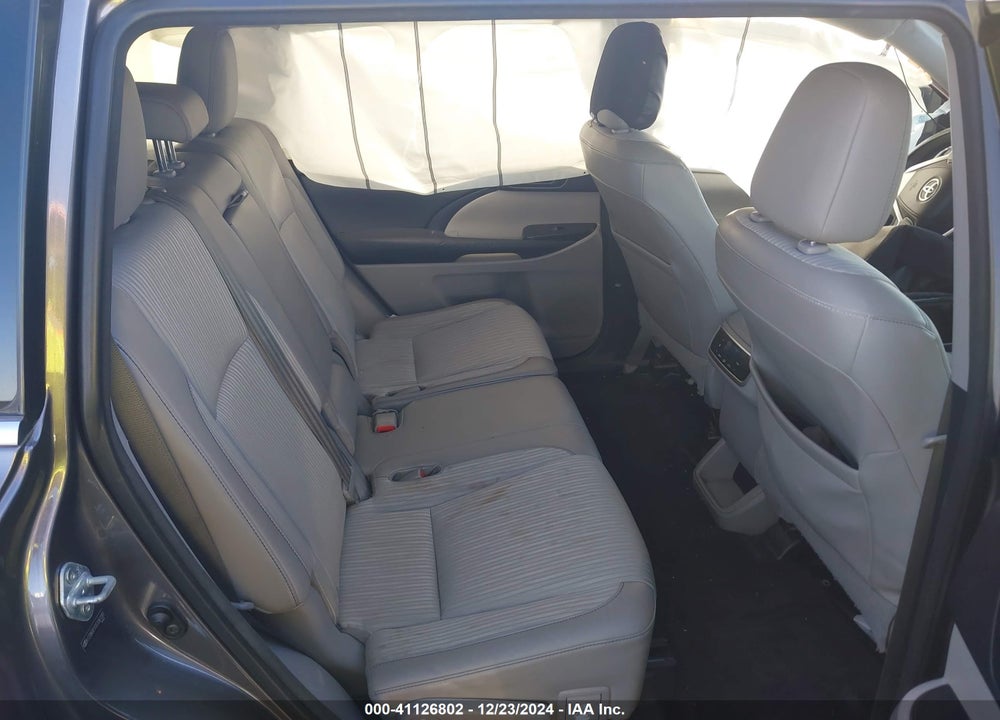 2014 TOYOTA HIGHLANDER LE PLUS V6 VIN: 5TDBKRFH3ES061383