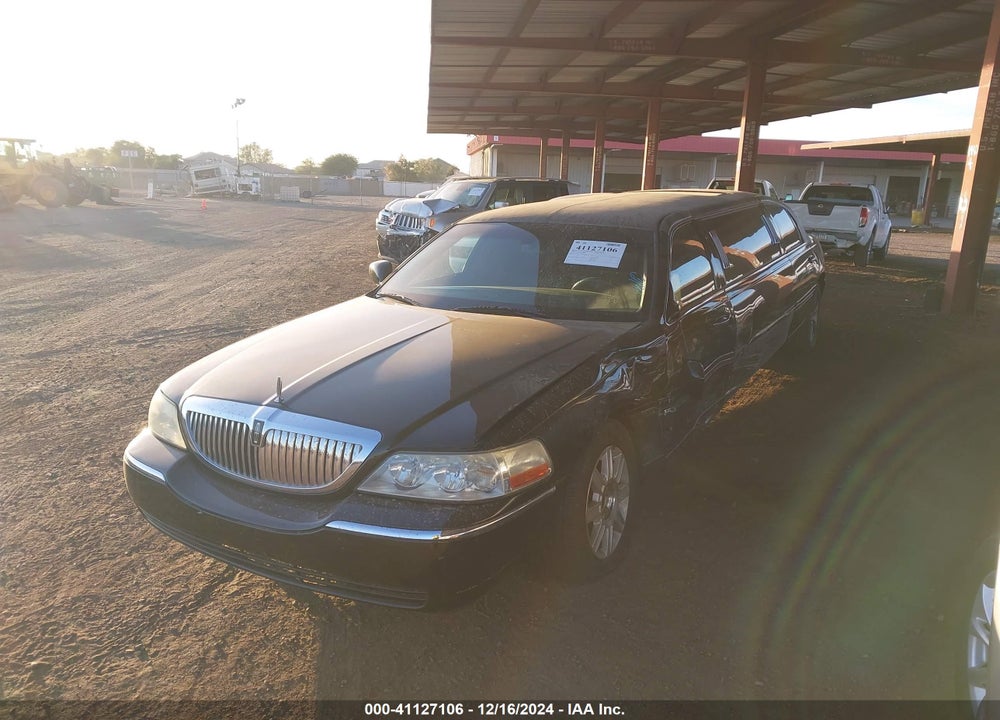 2007 LINCOLN TOWN CAR VIN: 1L1FM88W07Y630471