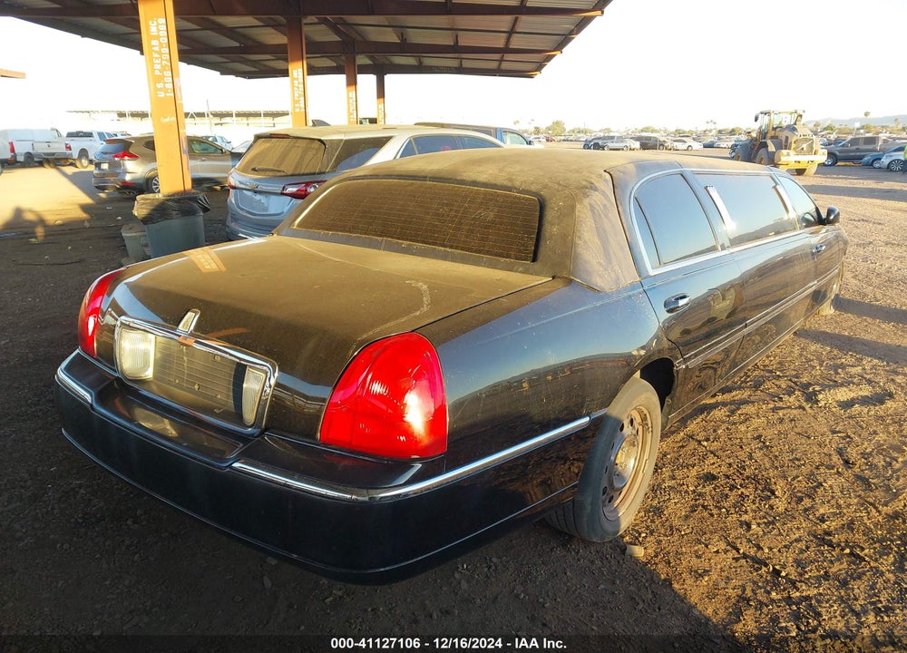 2007 LINCOLN TOWN CAR VIN: 1L1FM88W07Y630471