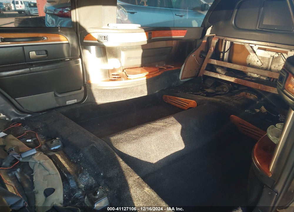2007 LINCOLN TOWN CAR VIN: 1L1FM88W07Y630471