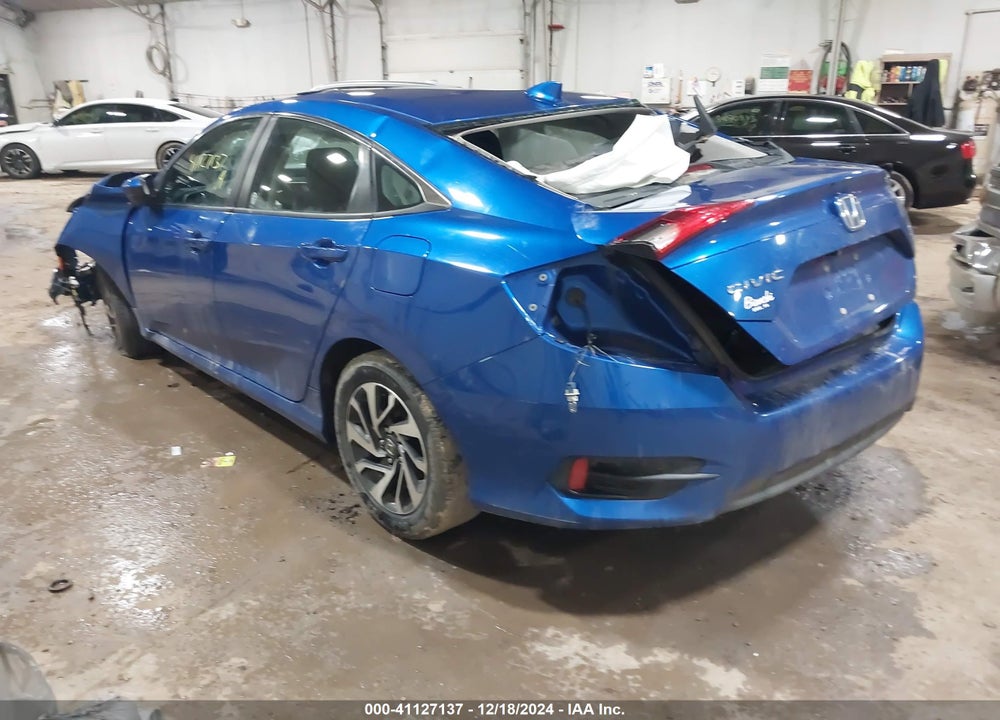 2018 HONDA CIVIC VIN: 2HGFC2F7XJH523557