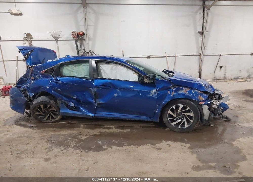 2018 HONDA CIVIC VIN: 2HGFC2F7XJH523557