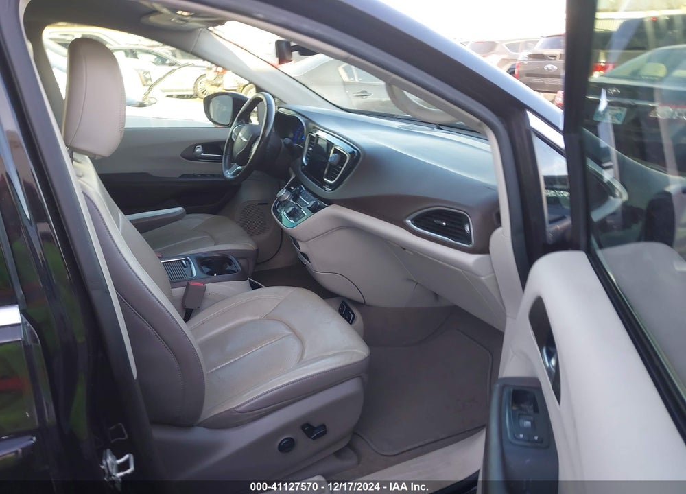 2019 CHRYSLER PACIFICA TOURING L PLUS VIN: 2C4RC1EG4KR715477