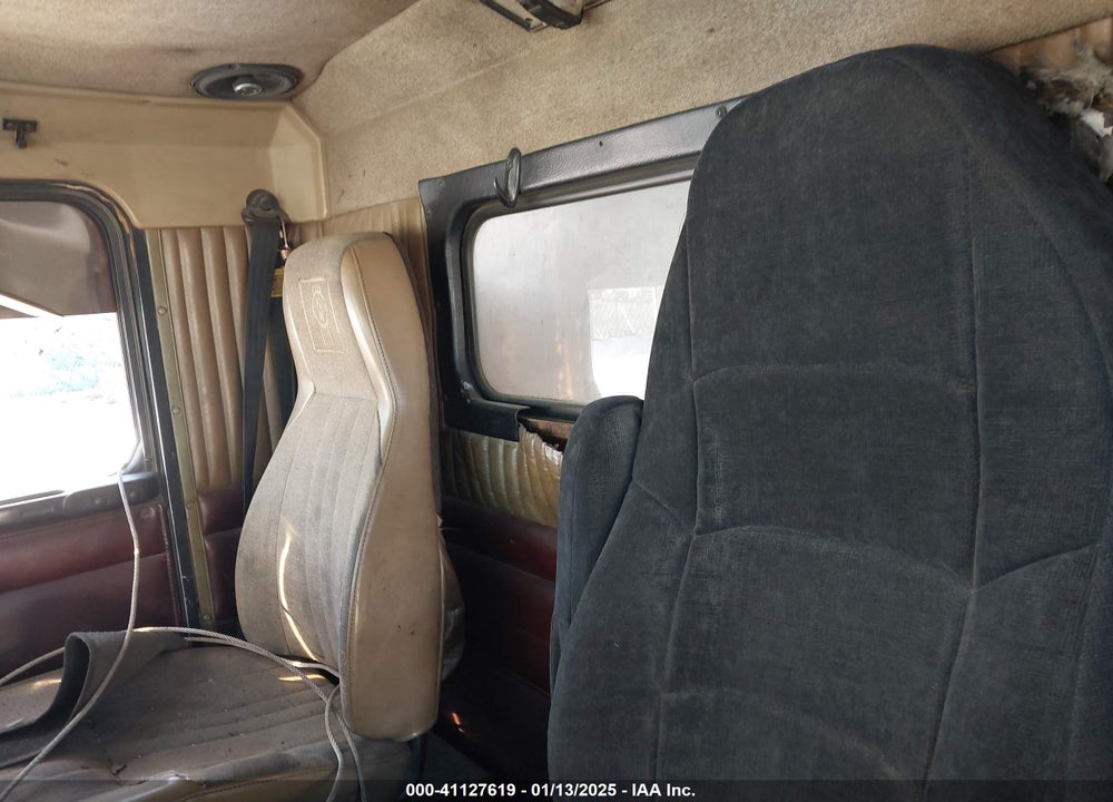 1998 KENWORTH T800 T800 VIN: 1NKDXUTX4WR781296