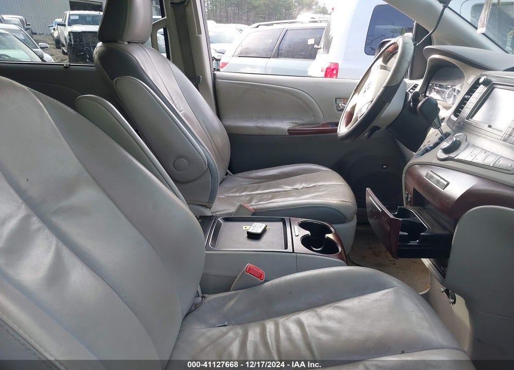 2011 TOYOTA SIENNA XLE LIMITED VIN: 5TDYK3DC0BS128189