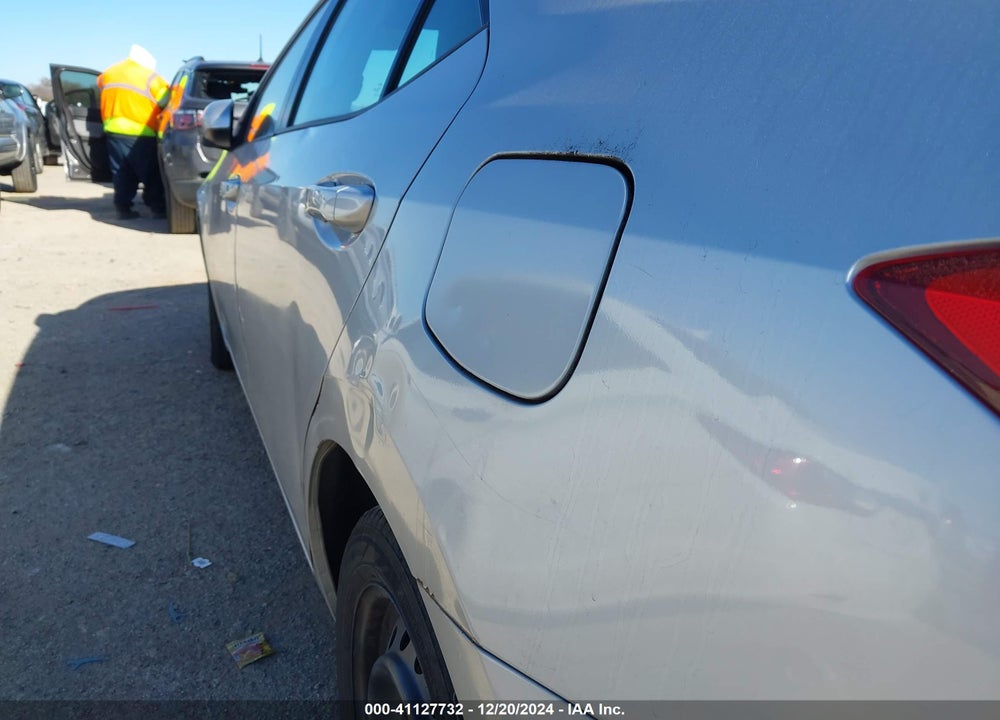 2015 TOYOTA COROLLA VIN: 5YFBURHE0FP290224