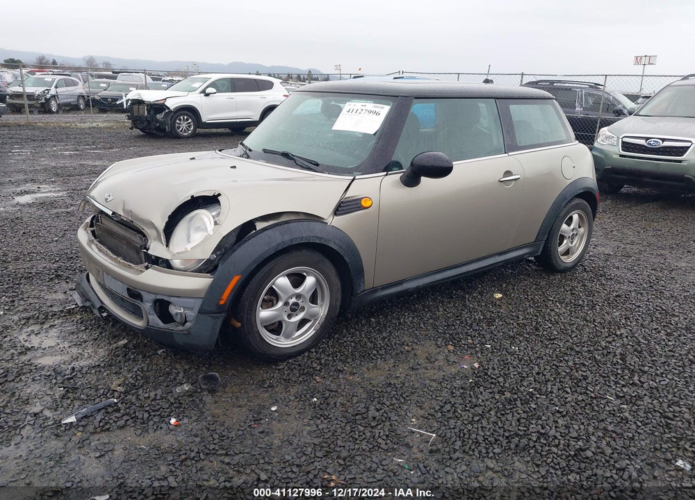 2009 MINI COOPER VIN: WMWMF335X9TW75064