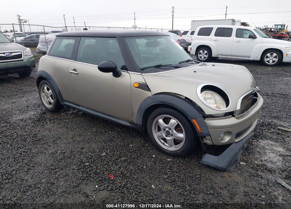 2009 MINI COOPER VIN: WMWMF335X9TW75064