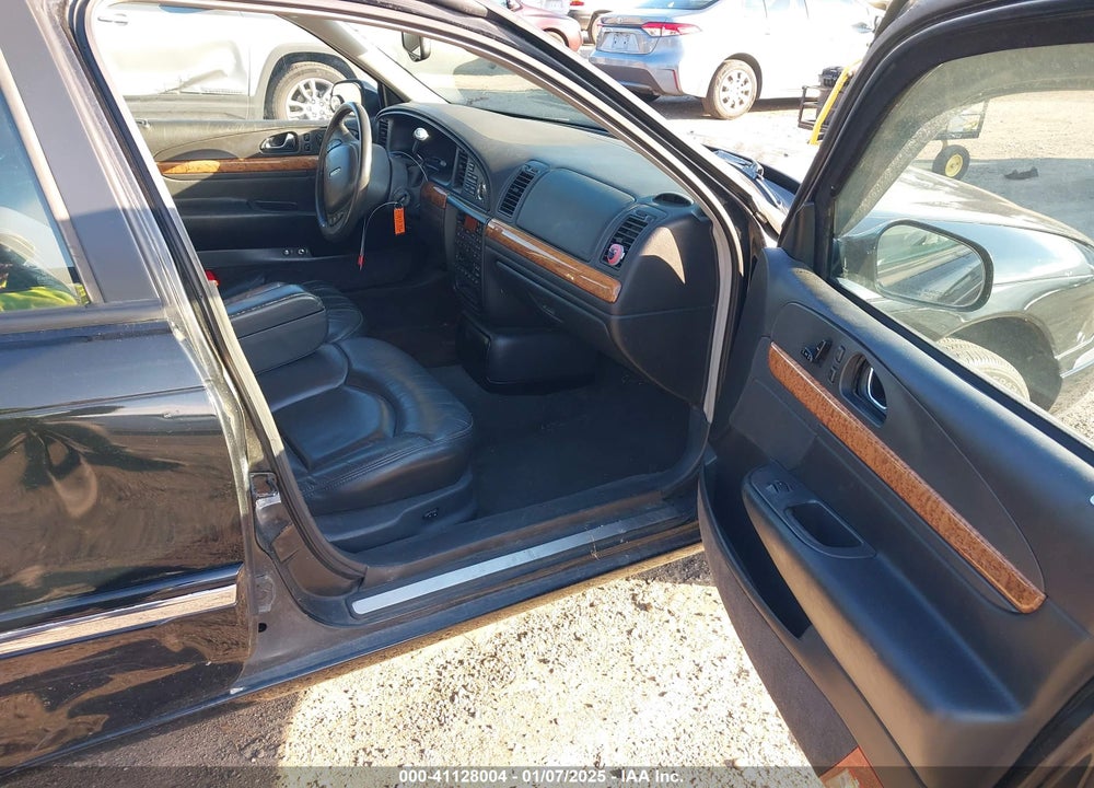 2000 CONTINENTAL LINCOLN VIN: 1LNHM97V1YY844621