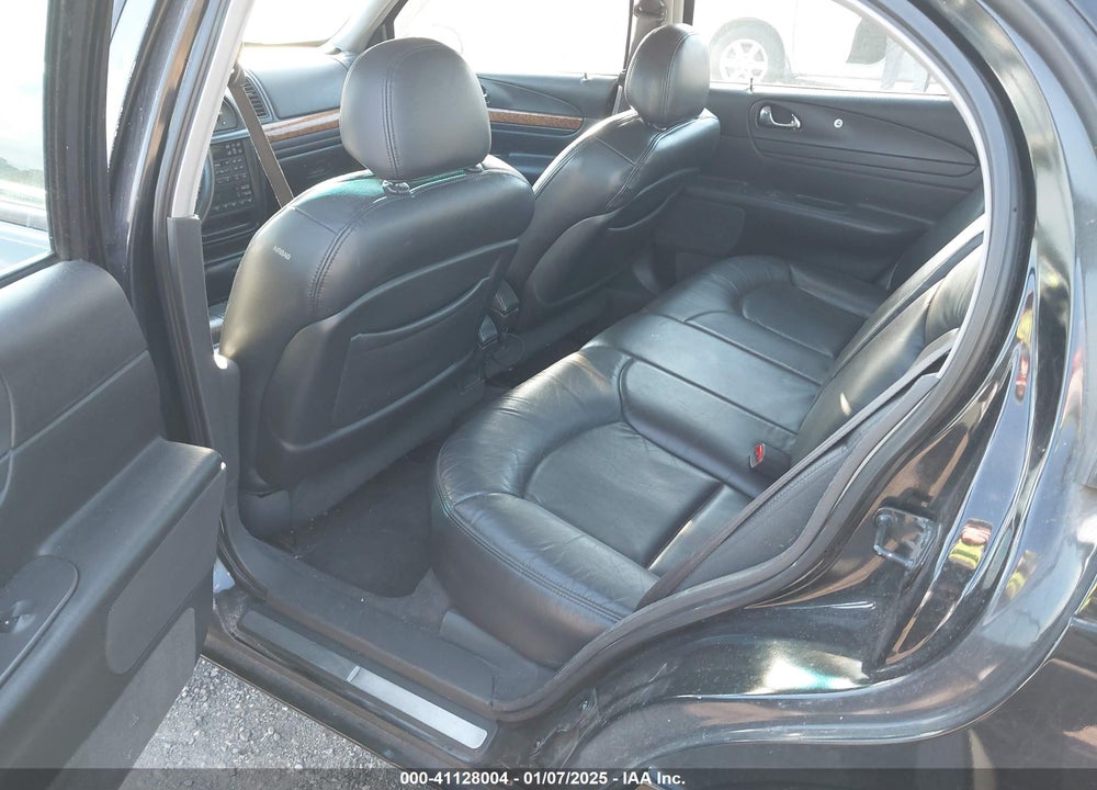 2000 CONTINENTAL LINCOLN VIN: 1LNHM97V1YY844621