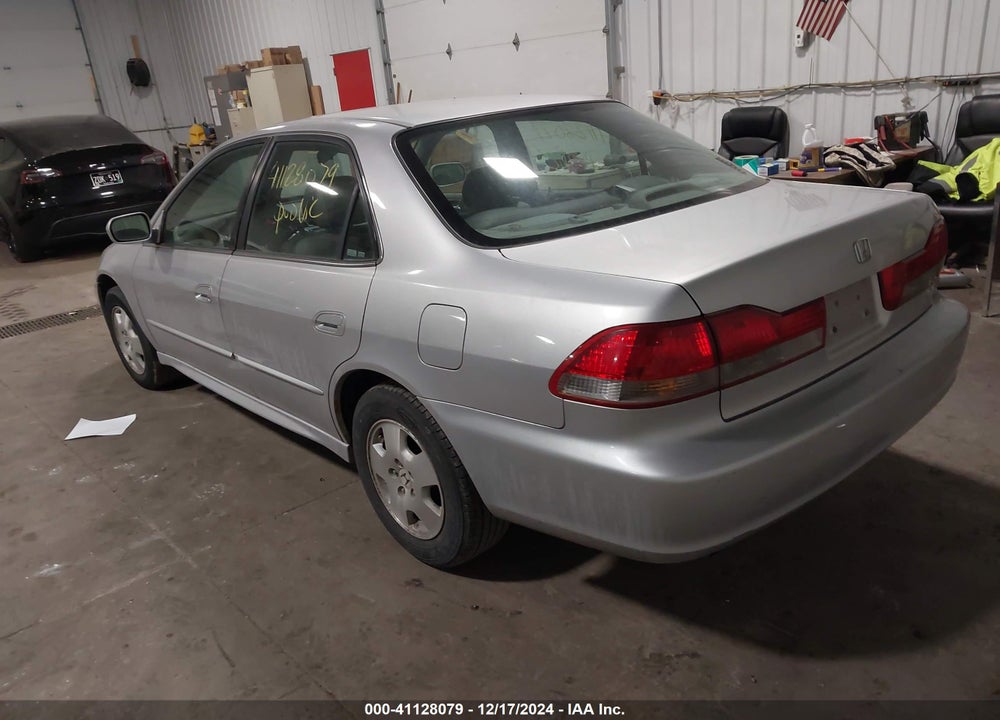 2001 HONDA ACCORD 3.0 EX VIN: 1HGCG16521A027991