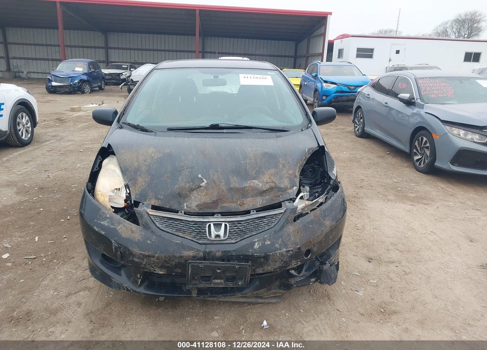 2011 HONDA FIT VIN: JHMGE8H54BC009606