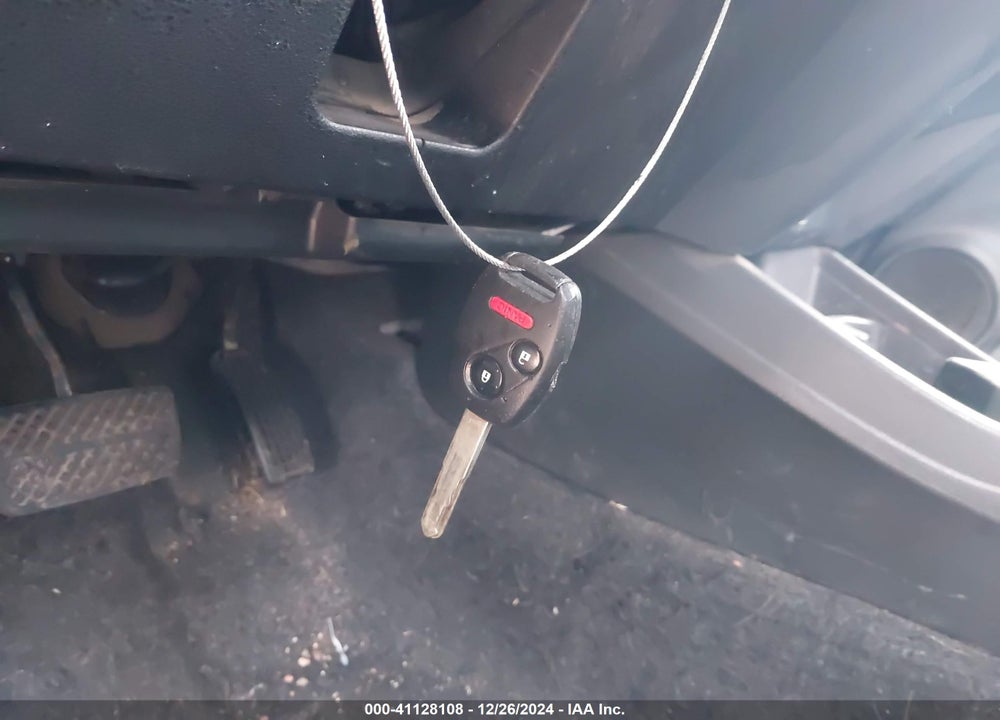 2011 HONDA FIT VIN: JHMGE8H54BC009606