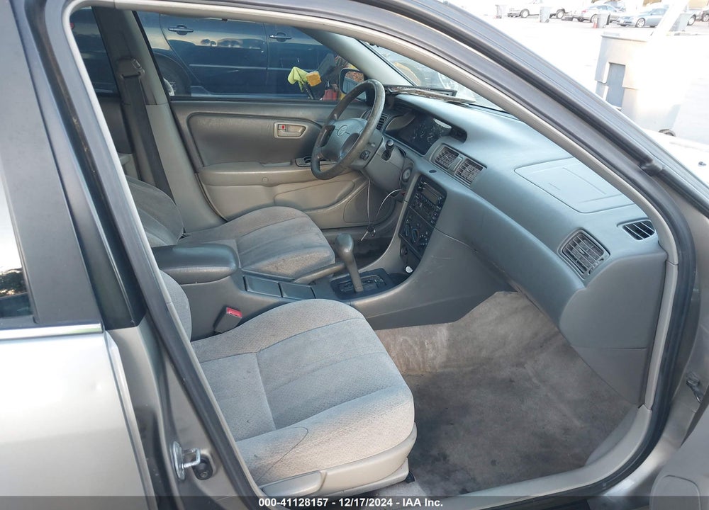 2000 TOYOTA CAMRY LE VIN: JT2BG22K8Y0504377
