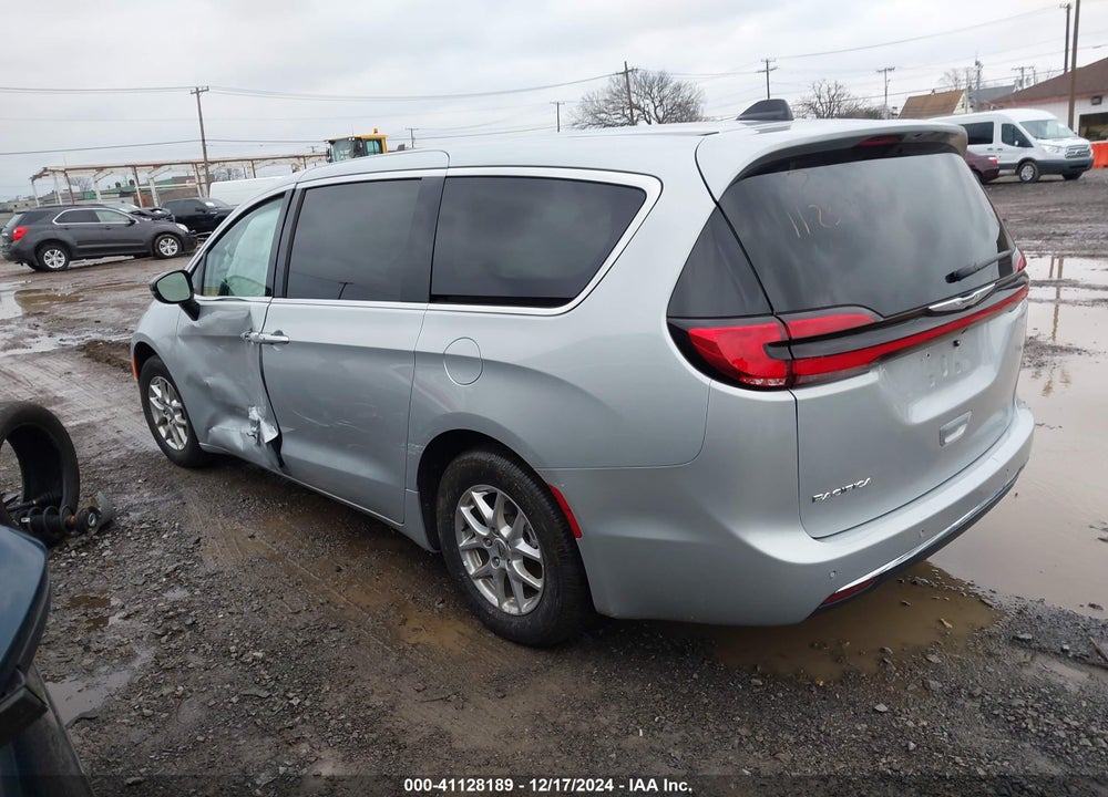 2024 CHRYSLER PACIFICA TOURING L VIN: 2C4RC1BG1RR133092