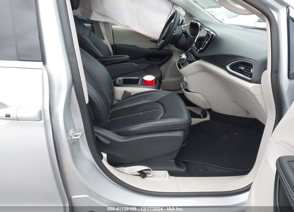 2024 CHRYSLER PACIFICA TOURING L VIN: 2C4RC1BG1RR133092