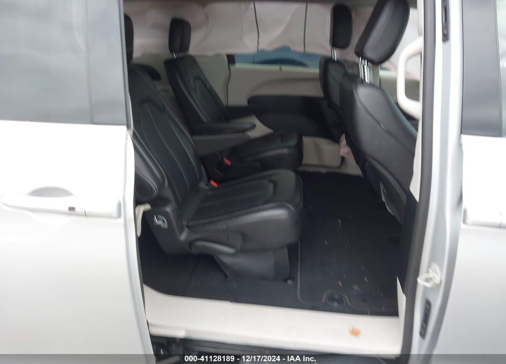 2024 CHRYSLER PACIFICA TOURING L VIN: 2C4RC1BG1RR133092