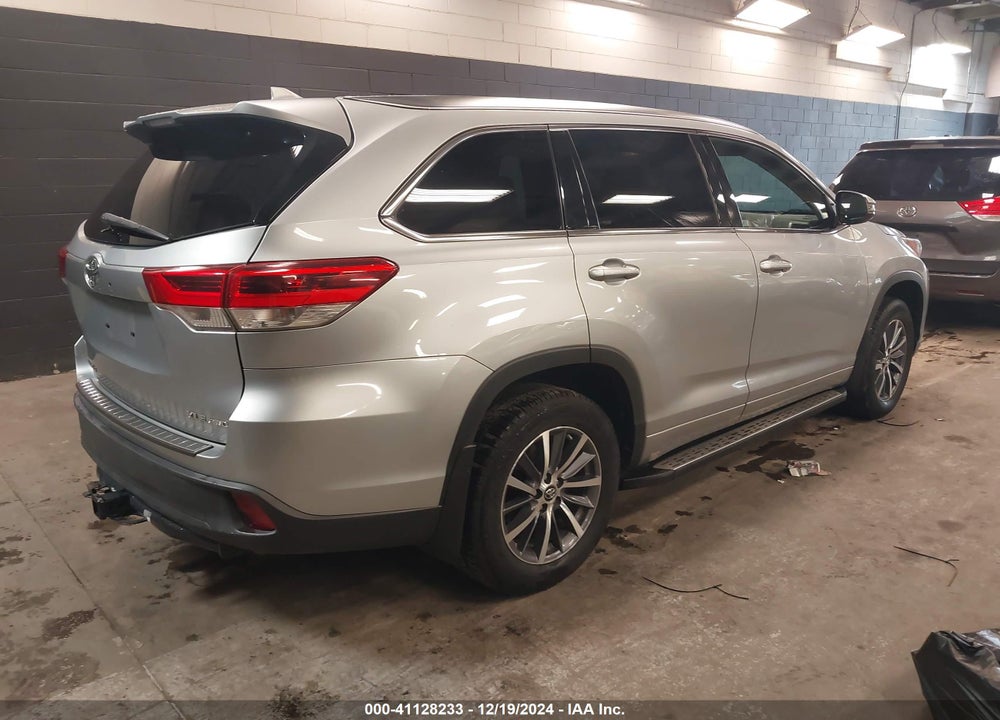 2017 TOYOTA HIGHLANDER XLE VIN: 5TDJZRFH5HS390677