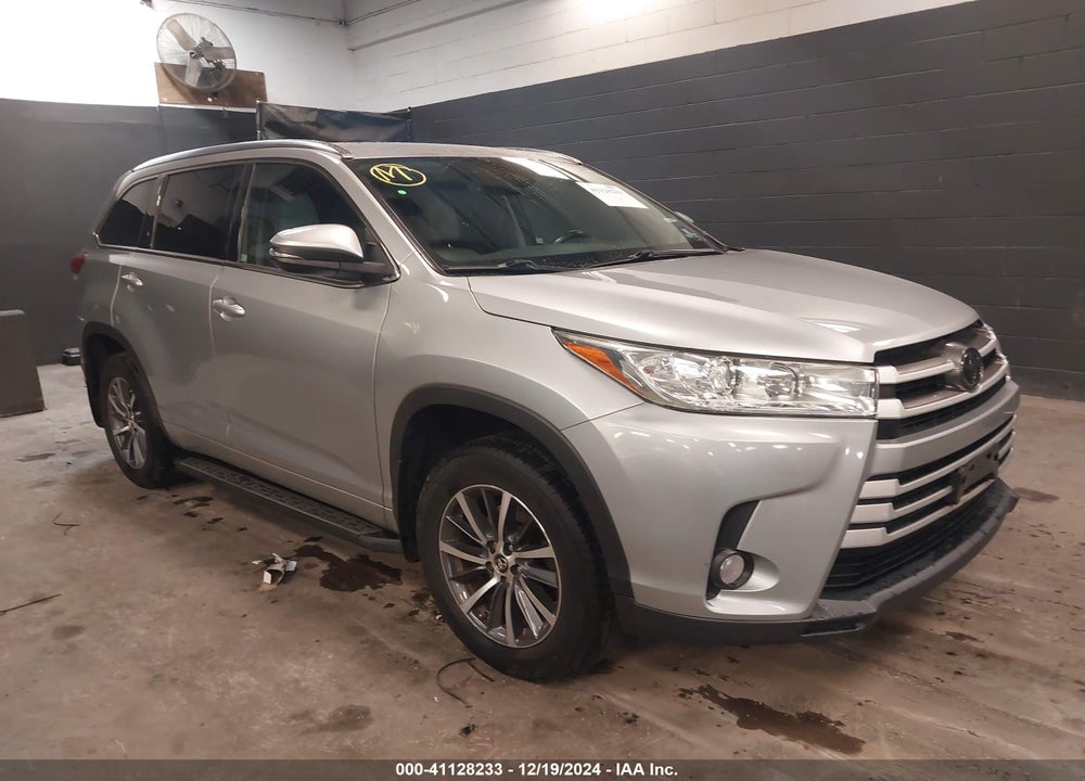 2017 TOYOTA HIGHLANDER XLE VIN: 5TDJZRFH5HS390677