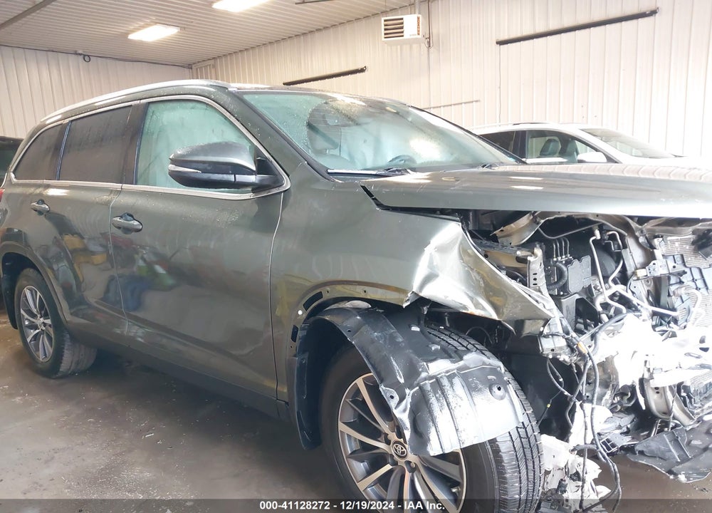 2019 TOYOTA HIGHLANDER XLE VIN: 5TDJZRFHXKS713967