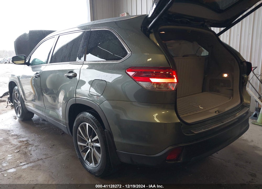 2019 TOYOTA HIGHLANDER XLE VIN: 5TDJZRFHXKS713967