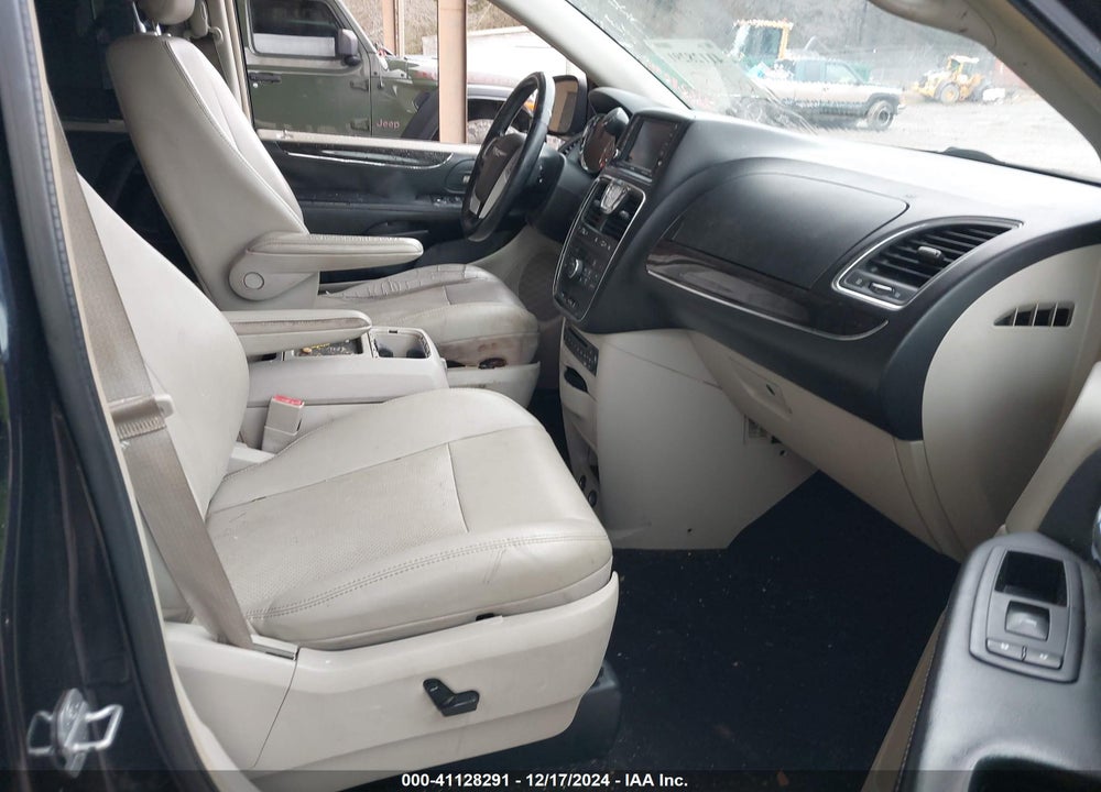 2011 CHRYSLER TOWN & COUNTRY TOURING-L VIN: 2A4RR8DG1BR609541