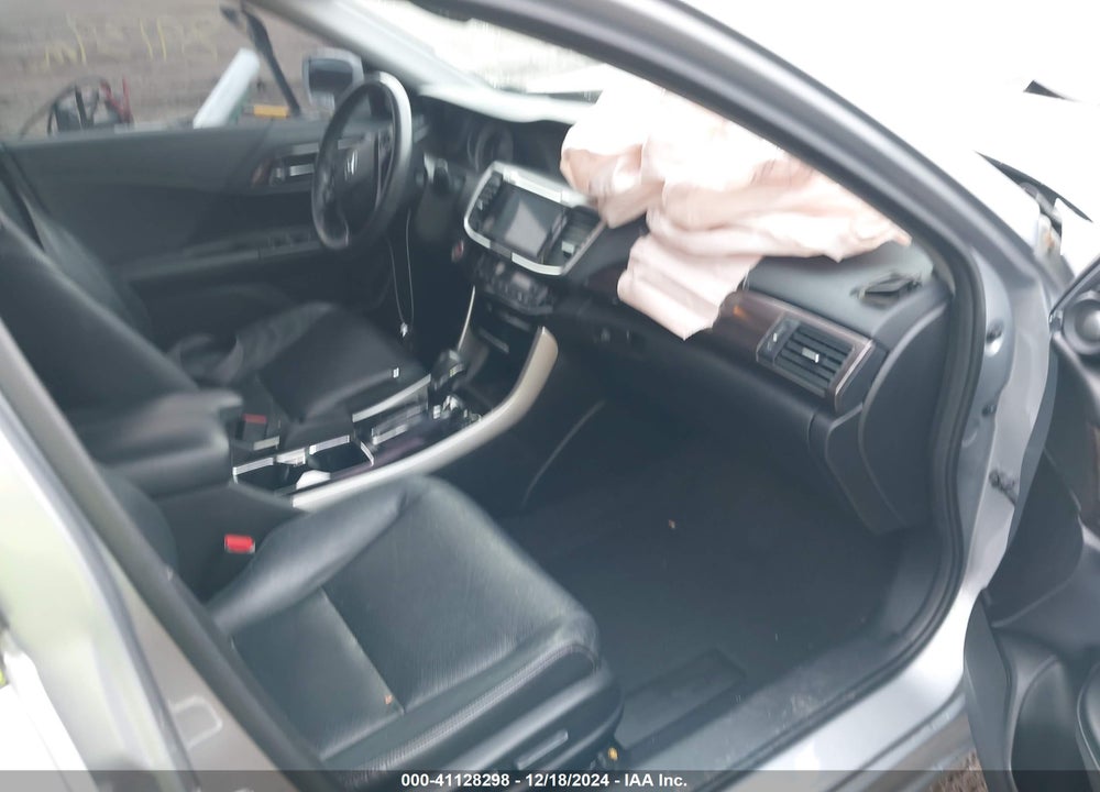 2017 HONDA ACCORD VIN: 1HGCR3F80HA040748