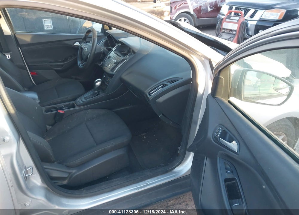 2015 FORD FOCUS SE VIN: 1FADP3F20FL206827