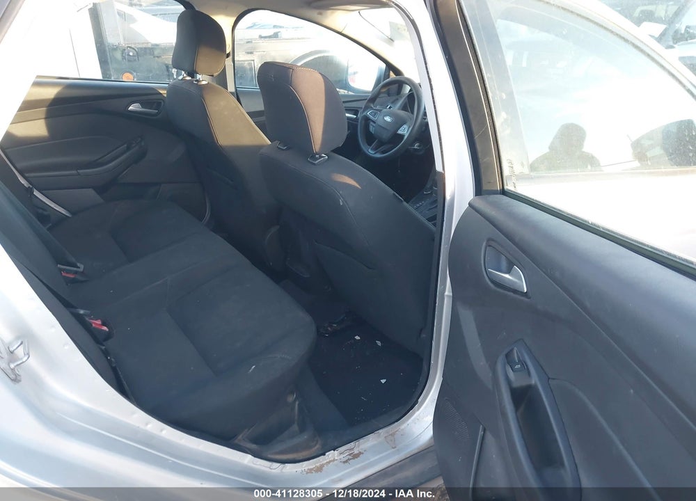 2015 FORD FOCUS SE VIN: 1FADP3F20FL206827