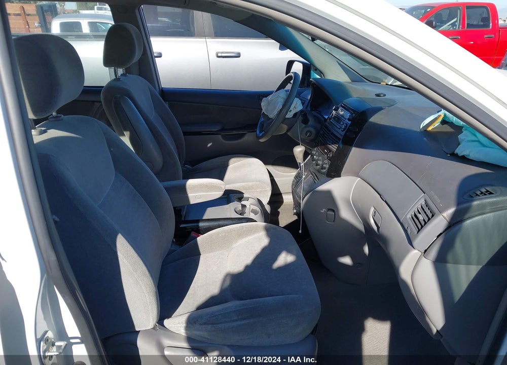 2004 TOYOTA SIENNA CE VIN: 5TDZA23C54S067489