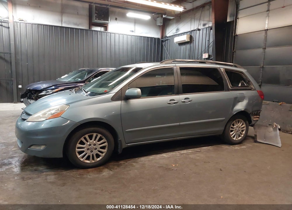 2008 TOYOTA SIENNA VIN: 5TDZK22C28S172575