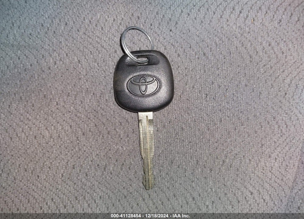 2008 TOYOTA SIENNA VIN: 5TDZK22C28S172575