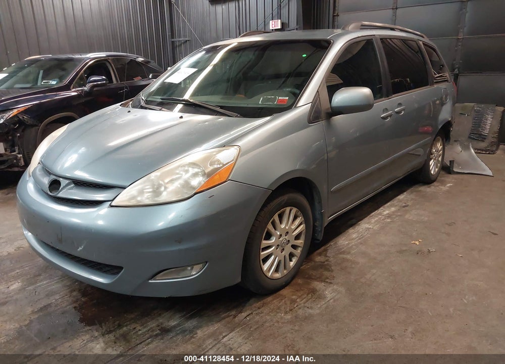 2008 TOYOTA SIENNA VIN: 5TDZK22C28S172575
