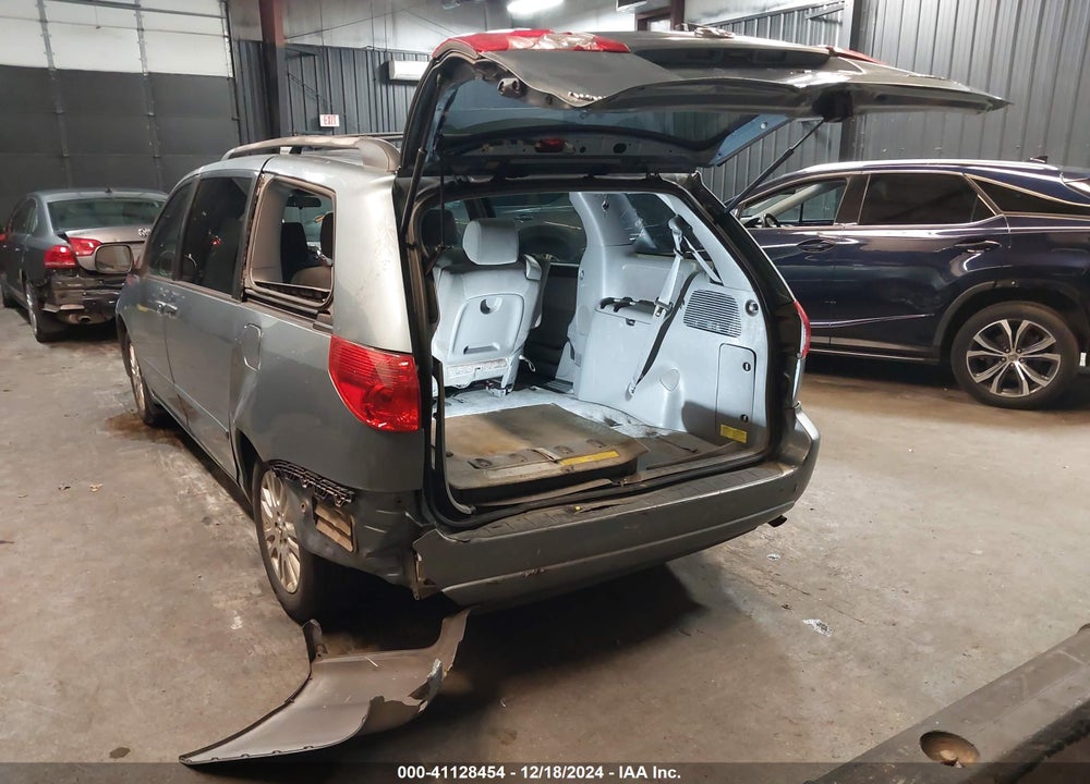 2008 TOYOTA SIENNA VIN: 5TDZK22C28S172575