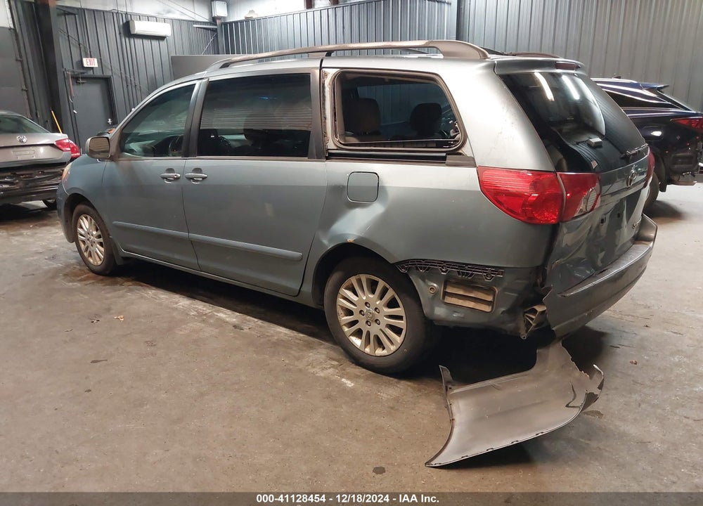 2008 TOYOTA SIENNA VIN: 5TDZK22C28S172575