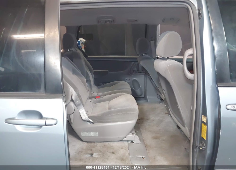 2008 TOYOTA SIENNA VIN: 5TDZK22C28S172575