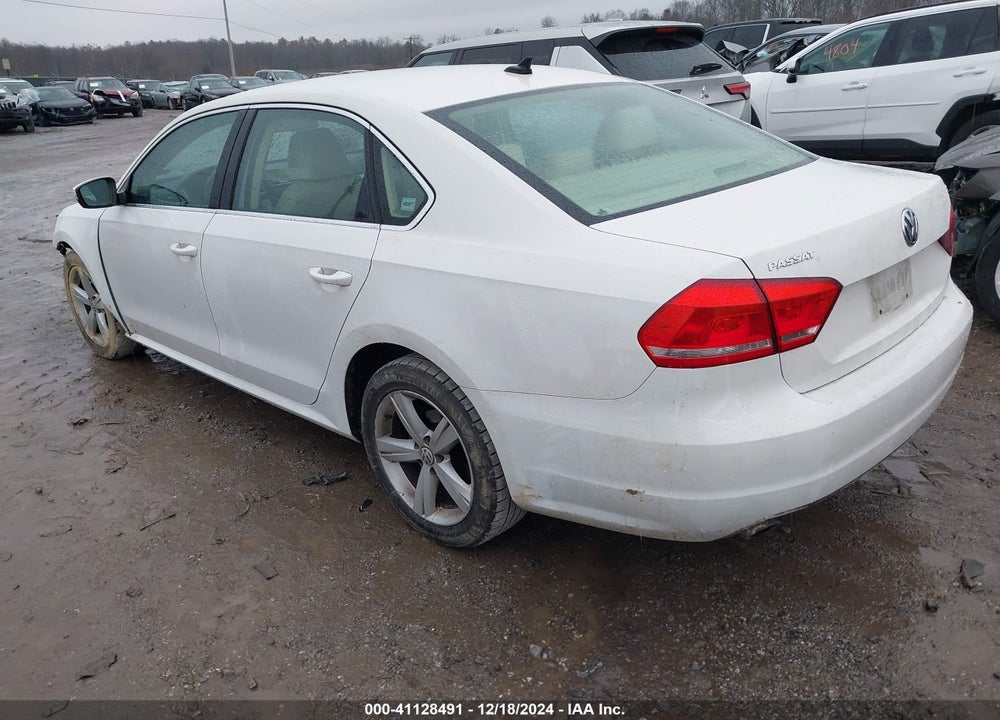 2013 VOLKSWAGEN PASSAT 2.5L SE VIN: 1VWBP7A35DC113353