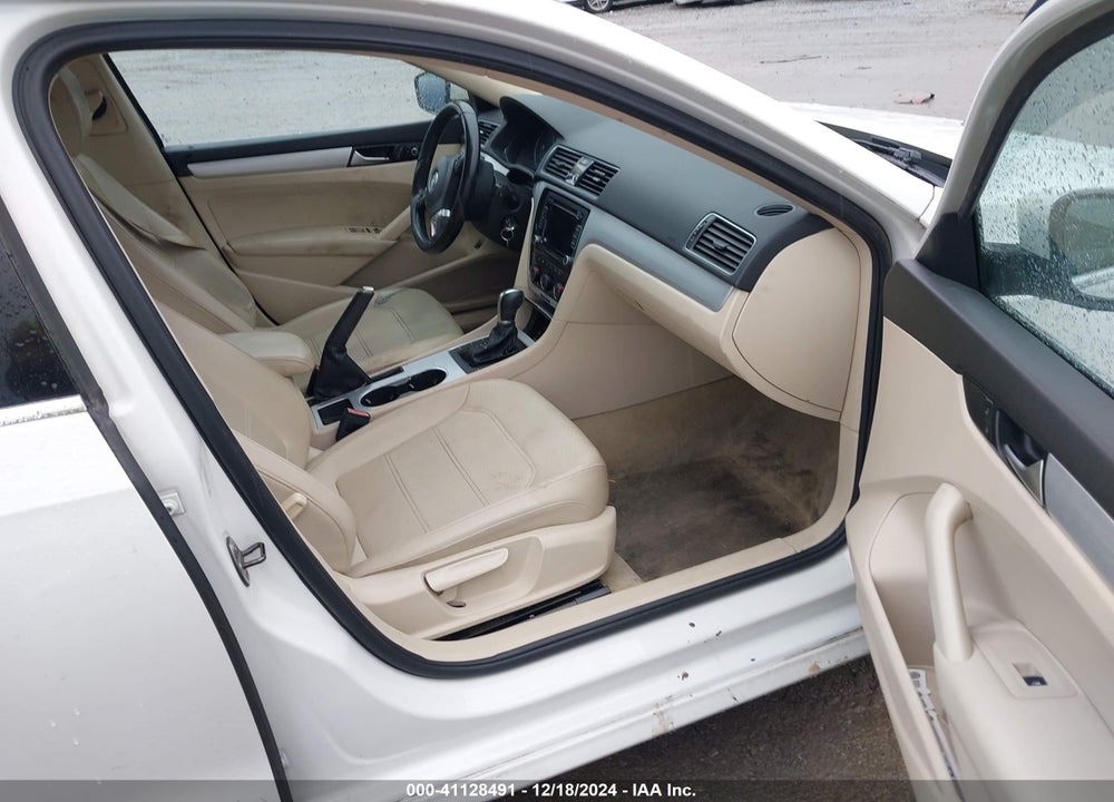 2013 VOLKSWAGEN PASSAT 2.5L SE VIN: 1VWBP7A35DC113353