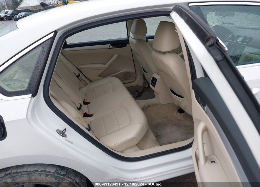 2013 VOLKSWAGEN PASSAT 2.5L SE VIN: 1VWBP7A35DC113353