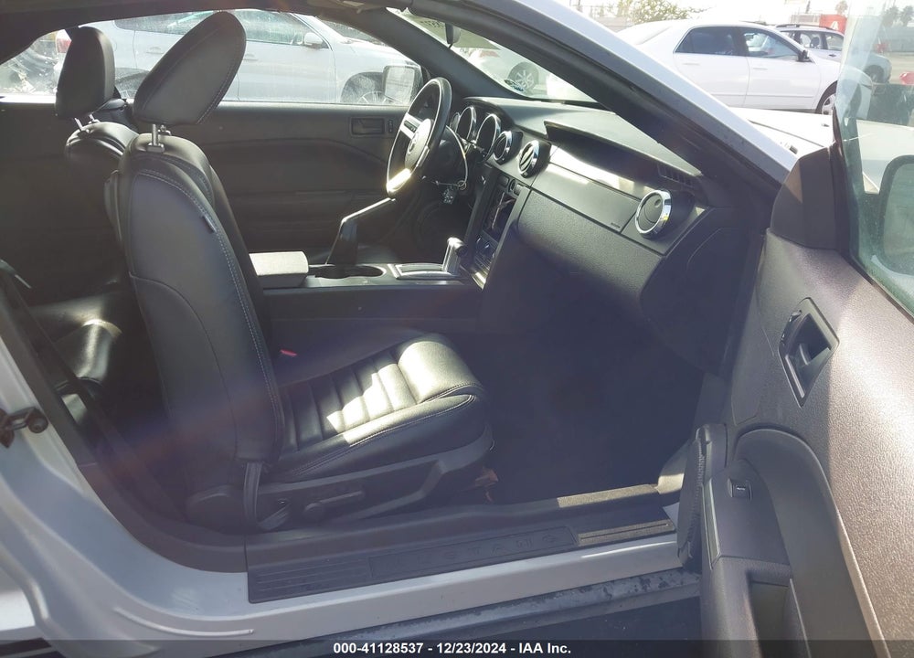 2005 FORD MUSTANG VIN: 1ZVFT84N255208314