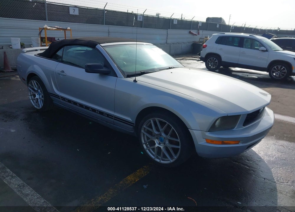 2005 FORD MUSTANG VIN: 1ZVFT84N255208314