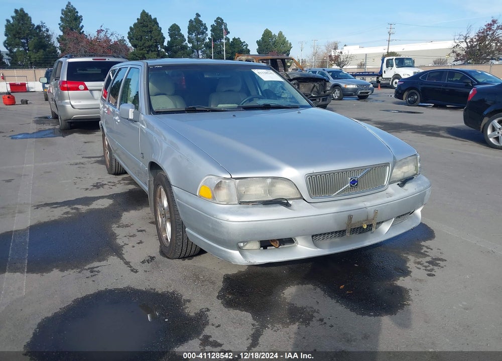 1999 VOLVO V70 R VIN: YV1LV62D9X2603409