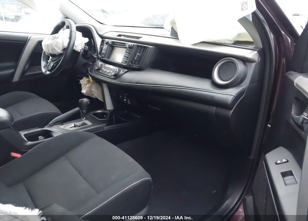 2016 TOYOTA RAV4 XLE VIN: 2T3RFREV2GW439561